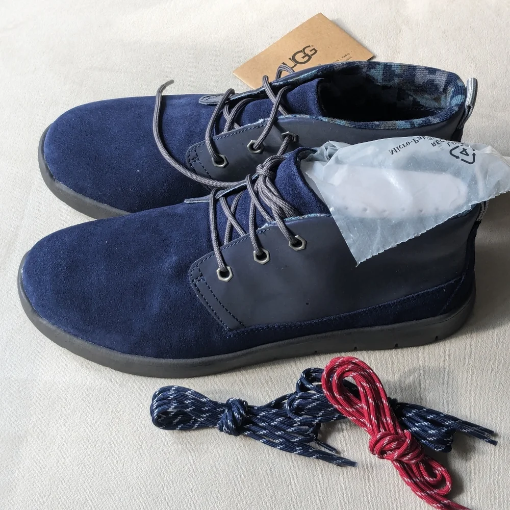 BNIB UGG K Canoe Reflective - size 6